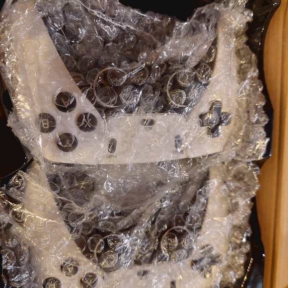 BRAND NEW never used Wireless Game and Controllers - Black and White - Picture 2 of 5